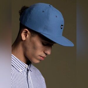 686 *NWOT* Packable Everywhere Adjustable Hat in Blue Ash